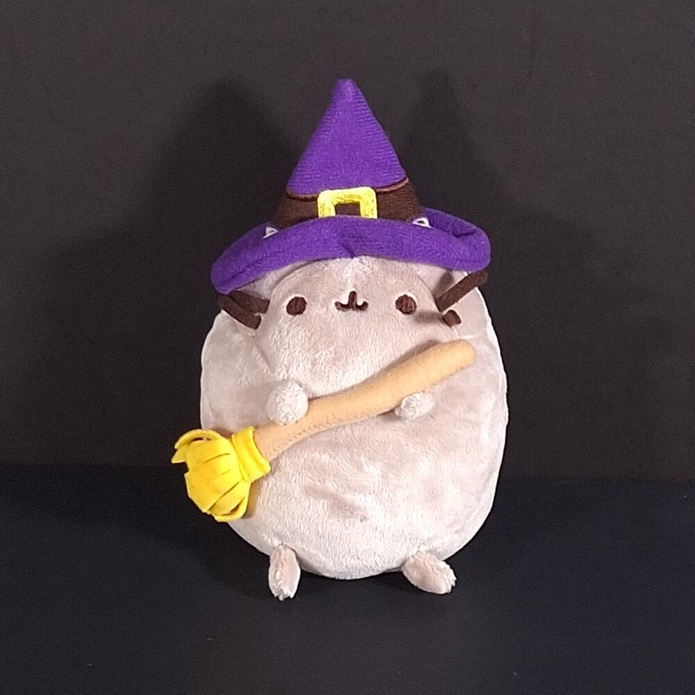 GUND Pusheen Stormy Witch Halloween Plush 7.5” Purple Hat Broom 2018 Cuddly Cat